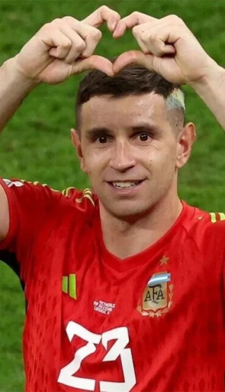 Dibu Martínez quiere pero no puede