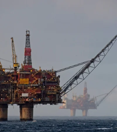 Plataforma marina de explotación petrolera