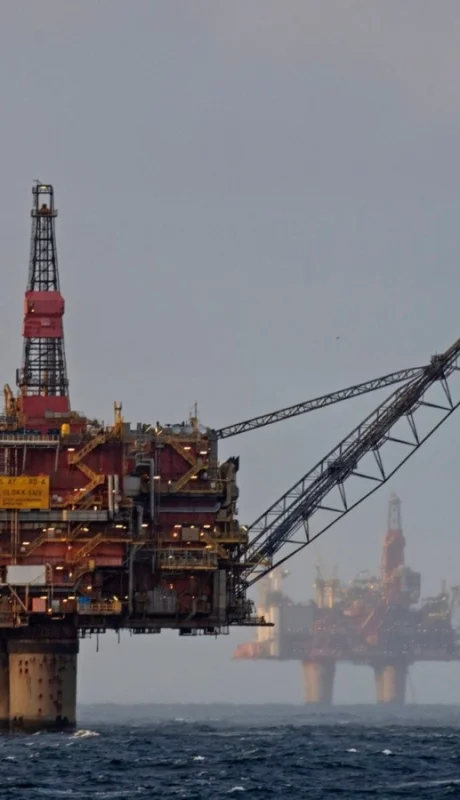 Plataforma marina de explotación petrolera