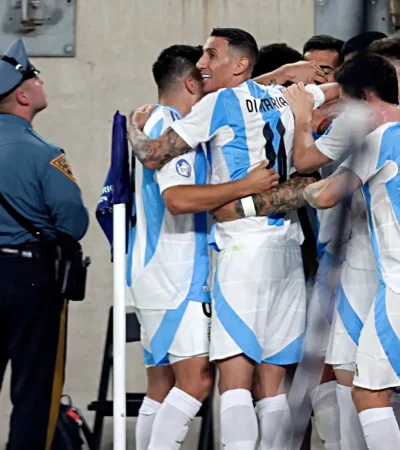 Los campeones del mundo se preparan para una nueva función.