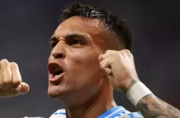 Argentina se pavoneó ante Perú y venció 2 a 0