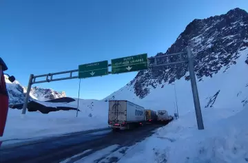 Tras dos semanas de cierre por temporal, camiones cruzaron a Chile