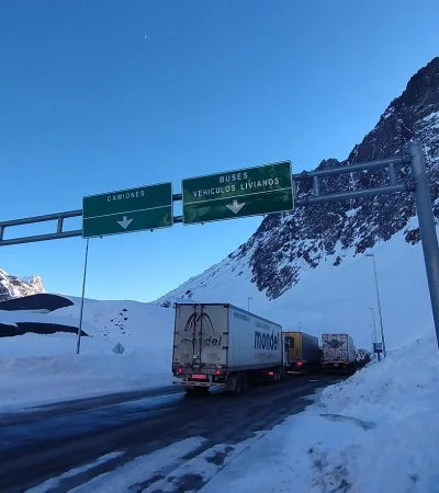Camiones pasando a Chile/
