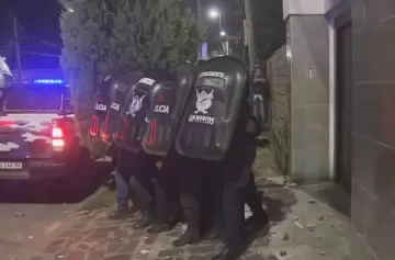 Traslado de Laudelina:  la policía desalojó a los vecinos con gases y balas de goma