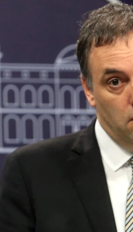 Manuel Adorni llamó la atención de la población con posibles cambios en el régimen migratorio argentino.