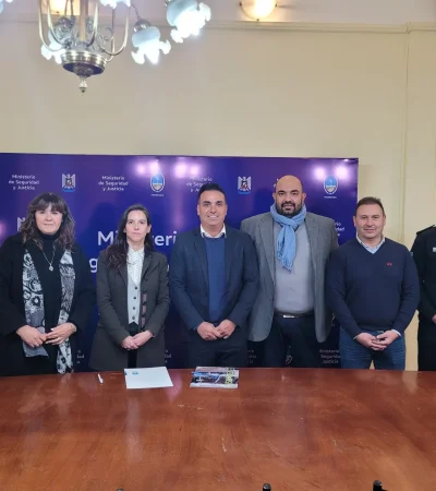 Funcionarios del Iscamen y del Servicio Penitenciario Provincial.