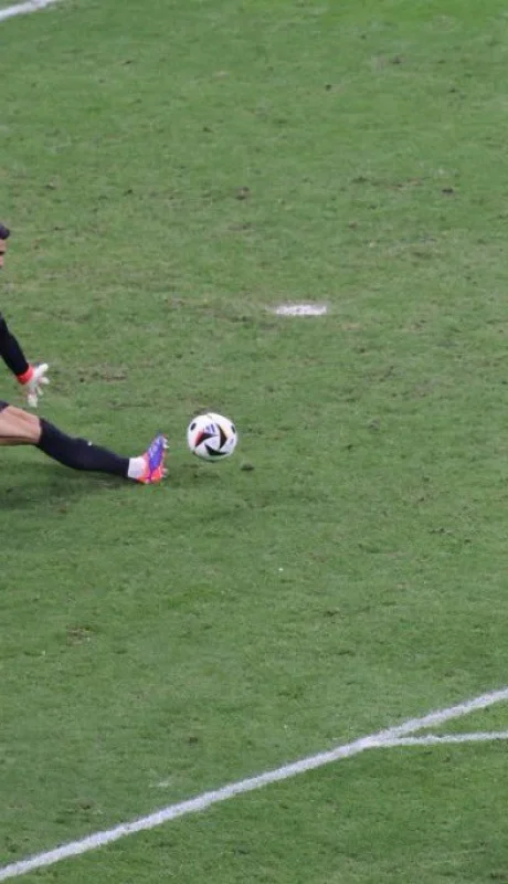 La tapada crucial de Diogo Costa a Benjamin Sesko