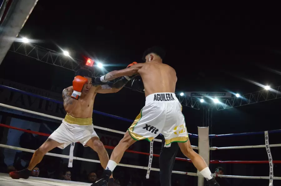 Aguilera (Pablo Chacón boxing) venció al cordobés Blanco (Cosquín)