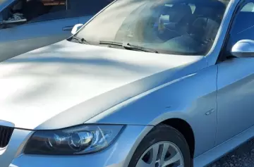 Secuestran autos de lujo y lingotes de oro en un campamento gitano