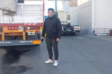 Camioneros acusan discriminación y caos en el paso a Chile