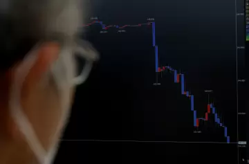 Mercados en rojo: aseguran que el Gobierno aplica el 'plan Lamolina'