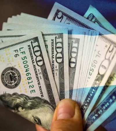 Por la incertidumbre sobre el dólar y el cepo, se disparó la inversión en fondos atados al tipo de cambio.