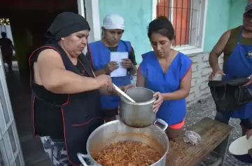 Crece el escándalo por los comedores fantasma y los fondos multimillonarios