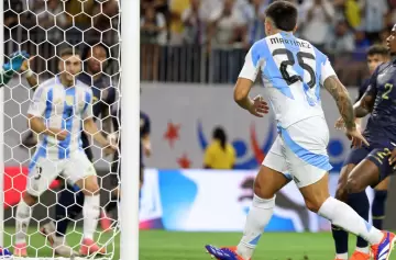 ¡Es el Súper Dibu Martínez, Patrimonio Nacional!