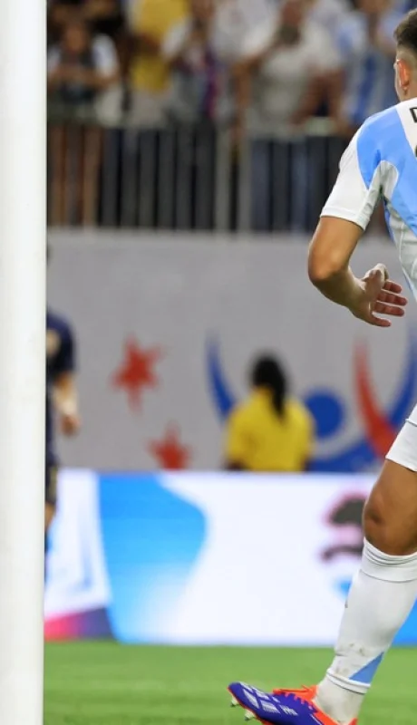 El golazo de Lisandro Martínez para decretar la apertura del marcador