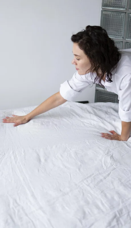 La psicología detrás de tender la cama.