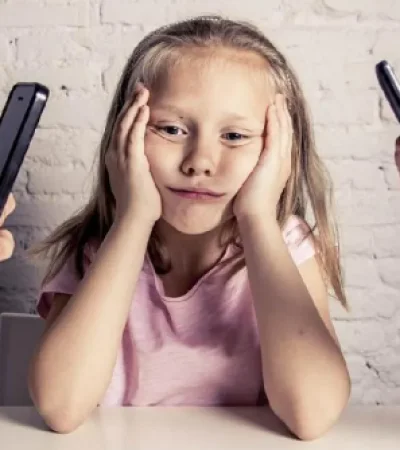 Advierten a padres que no atienden a sus hijos por adicciones digitales