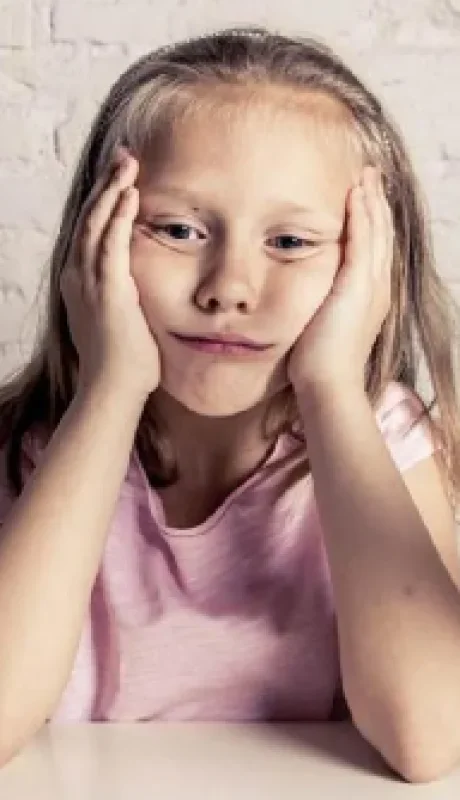 Advierten a padres que no atienden a sus hijos por adicciones digitales