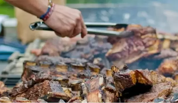Según el Atlas mundial de la gastronomía (world food Atlas), el asado es el plato más valorado de América Latina.