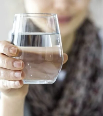 Forma de agarrar un vaso/