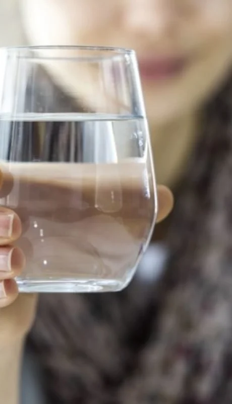 Forma de agarrar un vaso/