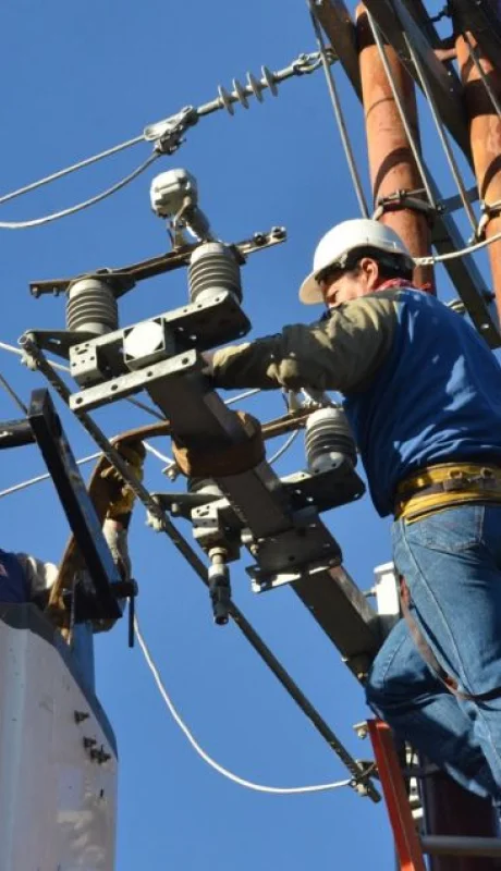 El mantenimiento de las redes, una de las permanentes preocupaciones de La Cooperativa, Empresa Eléctrica de Godoy Cruz.