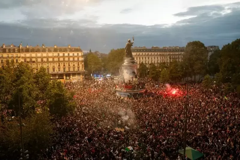 La Plaza de la República de París ofició de sitio para el festejo de la Izquierda francesa.