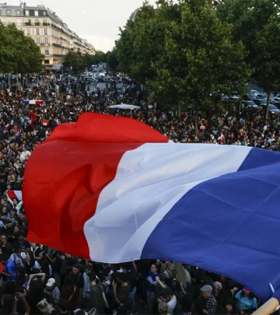 Festejos en Francia tras las elecciones.