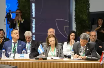 En el Mercosur, Mondino llamó a "terminar con barreras arancelarias"