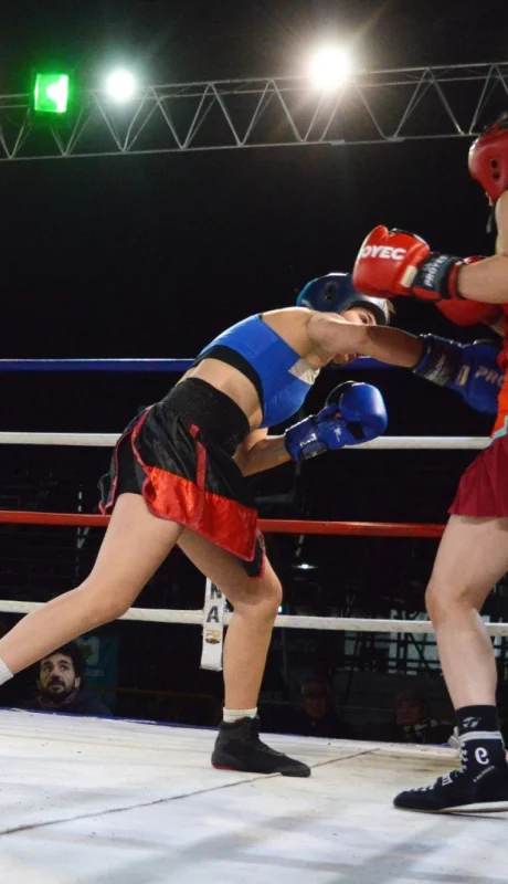 Las púgiles Delfina Arancibia y Jazmín Córdoba dieron espectáculo.