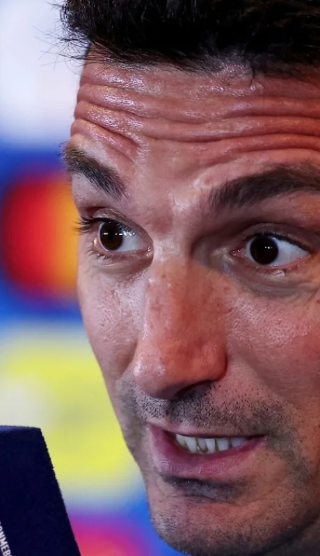 A Scaloni no le gustó una pregunta