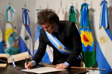 El renacimiento de los 10 pilares: Milei y 18 gobernadores firmaron el Pacto de Mayo