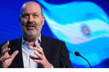 Sturzenegger durísimo con Kicillof tras la decisión de YPF y Petronas