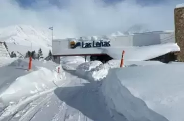 Las Leñas: una joven esquiadora perdió la vida en un accidente fuera de pista