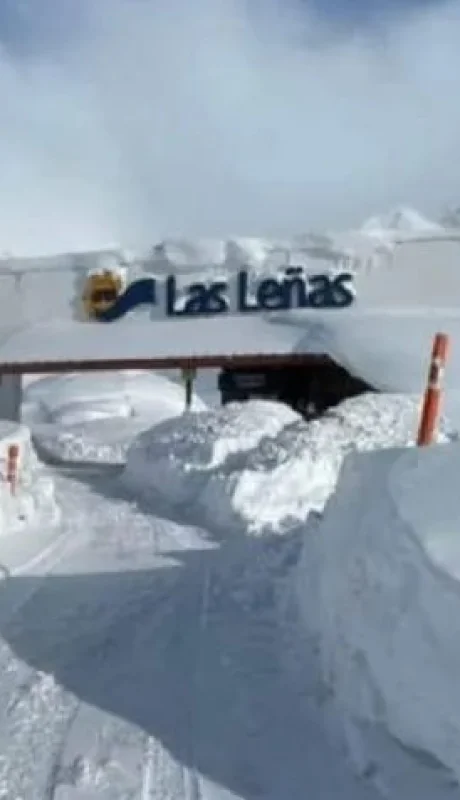 Las Leñas: una joven esquiadora perdió la vida en un accidente fuera de pista