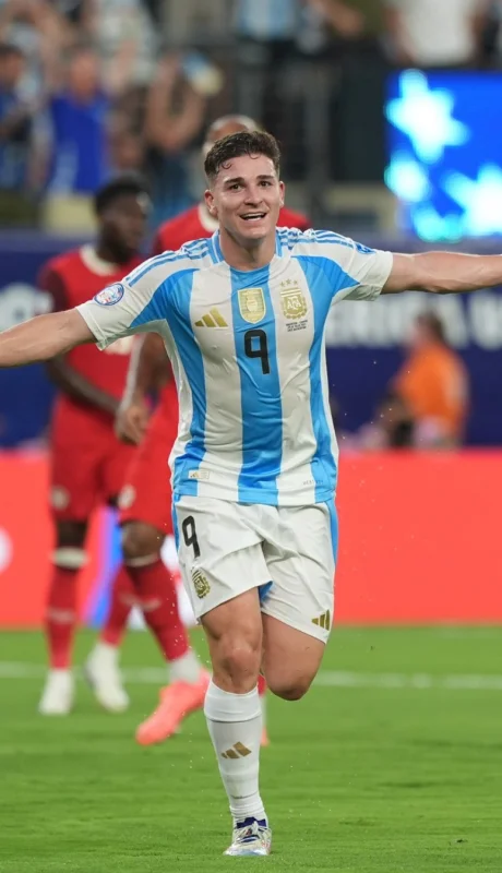 Julián celebra el primer tanto