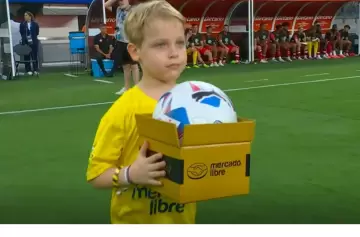 Perlitas de la Copa América: ¿qué hacía Mirko con la pelota del partido?