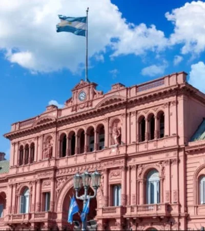 Este martes realizarán clases públicas en la Plaza de Mayo en reclamo de fondos para las universidades.