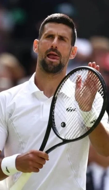 El serbio avanzó sin jugar