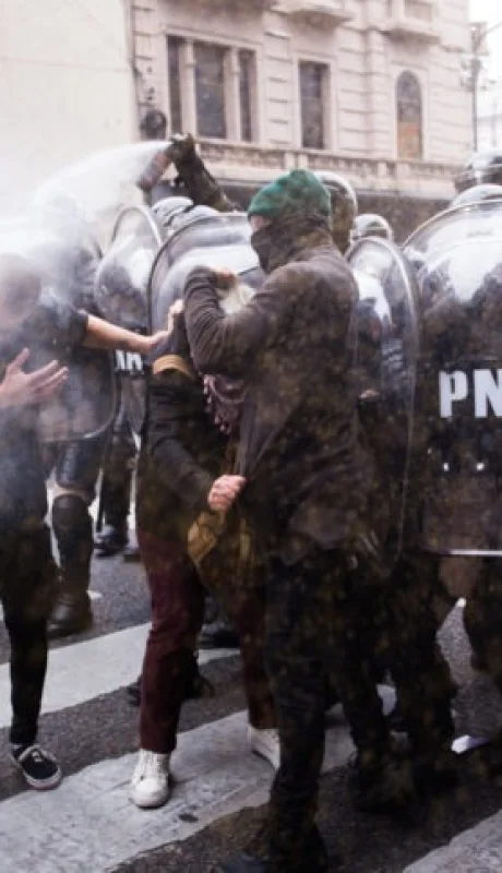 Accionar de la Policía durante las manifestaciones populares.