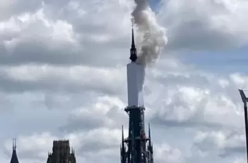 Otro incendio en la Torre de la Catedral de Notre Dame: se ordenó la evacuación