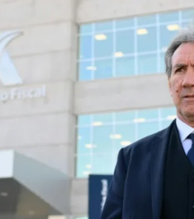 Rafael Cúneo Libarona atendió a la prensa en las escalinatas del Polo Judicial en la provincia de Mendoza.