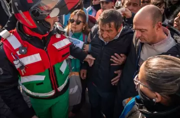 Desgarradora escena: el padre de Loan se descompensó en plena marcha