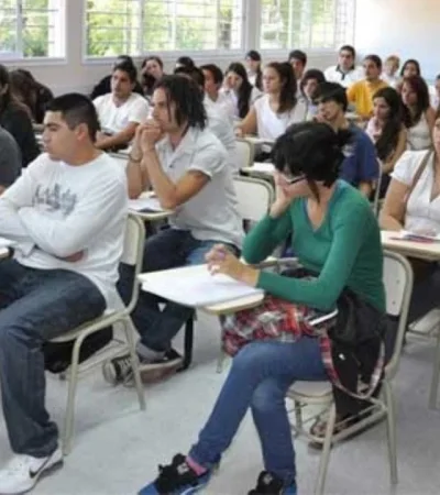 El 85% de los alumnos que cursan el último año de secundaria planea seguir./