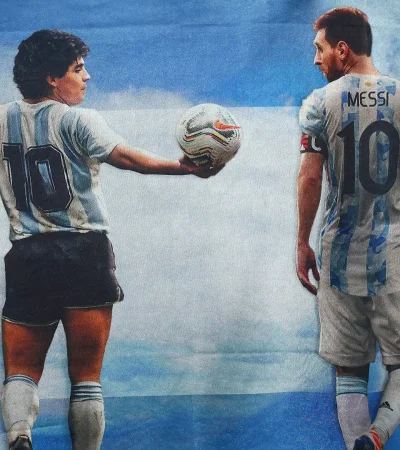 Diego Maradona y Lionel Messi con la mítica 10 argentina.