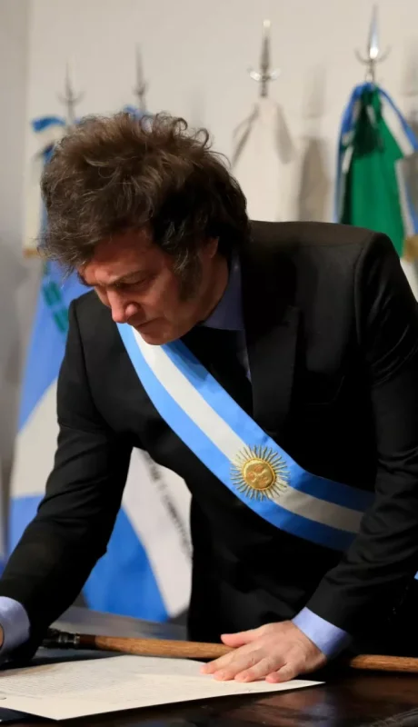 Javier Milei en la firma del Pacto de Mayo.