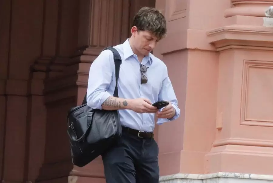 El asesor presidencial Santiago Caputo encabeza el grupo que gestiona los próximos pasos en las modificaciones estructurales del Estado.