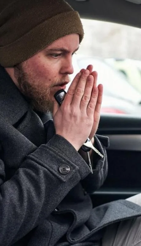 Ola Polar: por qué no debés calentar el motor del auto antes de conducir