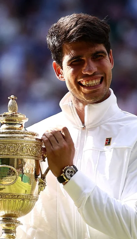 El español levantó el trofeo de Wimbledon