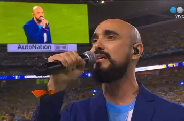 Abel Pintos emocionó al entonar el Himno Argentino en la final de la Copa América